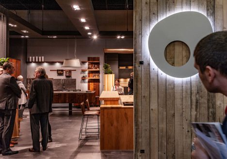 Blick in den Messestand von Oster Küche auf der LivingLitchen 2019 in Köln